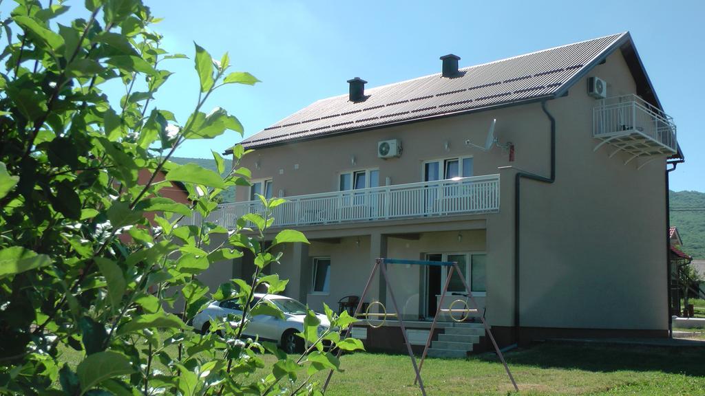 Apartment And Rooms Aracic Кореница Экстерьер фото